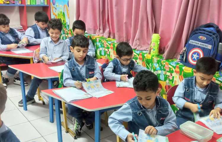 نوشتاری (استفاده از قیچی و در آخر پازل درست کردند) 3