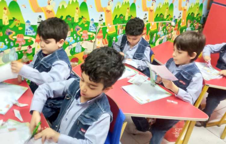 نوشتاری (استفاده از قیچی و در آخر پازل درست کردند) 5