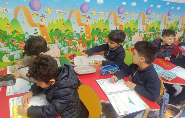 نوشتاری : به کمک شابلون مربع کشیدند. 3