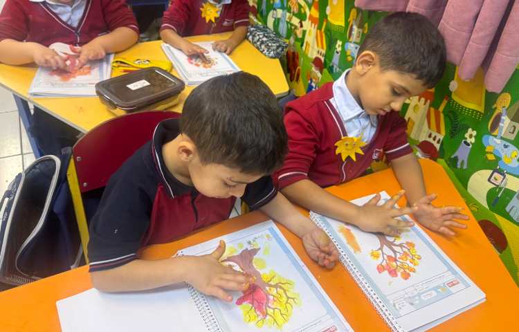 نوشتاری: تزئین درخت پاییزی با رنگ انگشتی 3