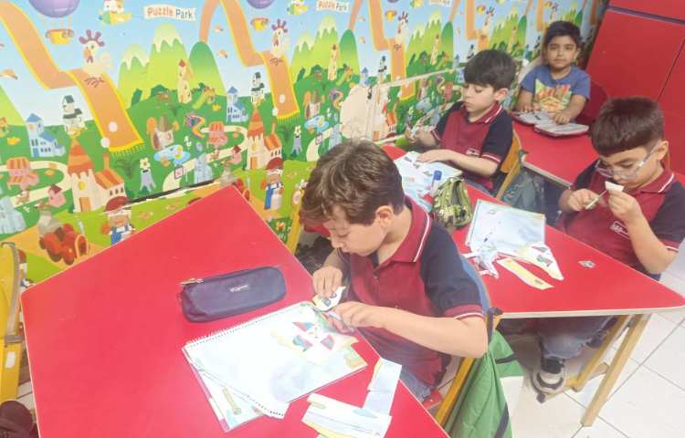 نوشتاری؛ چیدمان پازل از طریق جهت‌ها انجام شد.