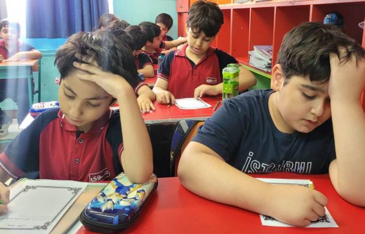 نوشتن دلنوشته توسط پایه سوم به مناسبت میلاد امام رضا (ع) 1