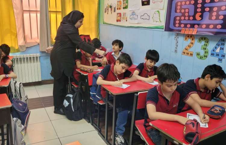 نوشتن دلنوشته توسط پایه سوم به مناسبت میلاد امام رضا (ع) 5