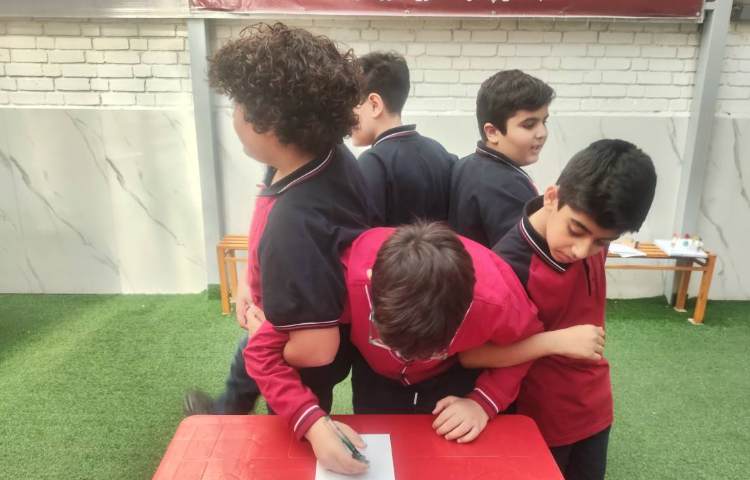 نوشتن لیست مواد غذایی با انجام بازی گروهی