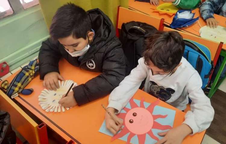 نوشتن کلمات استثنا روی خورشید دانش آموزان پایه اول 3