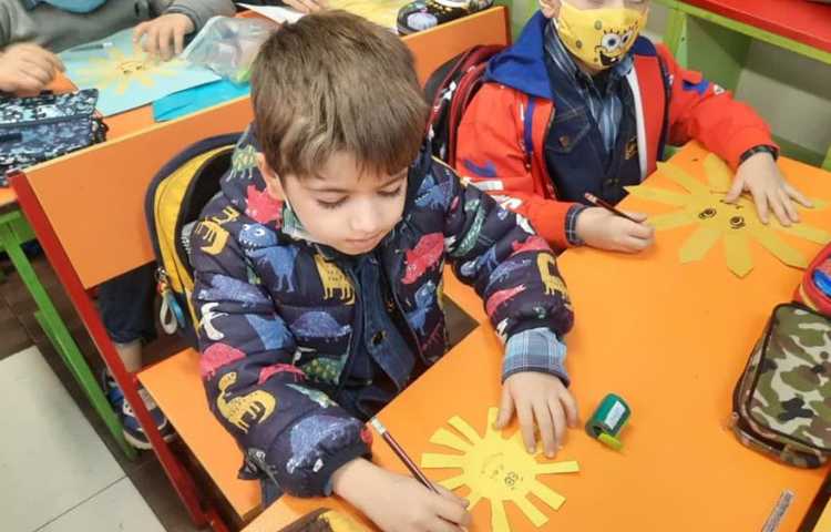 نوشتن کلمات استثنا روی خورشید دانش آموزان پایه اول 7