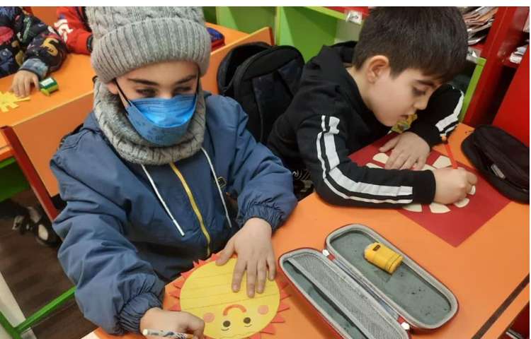 نوشتن کلمات استثنا روی خورشید دانش آموزان پایه اول 8