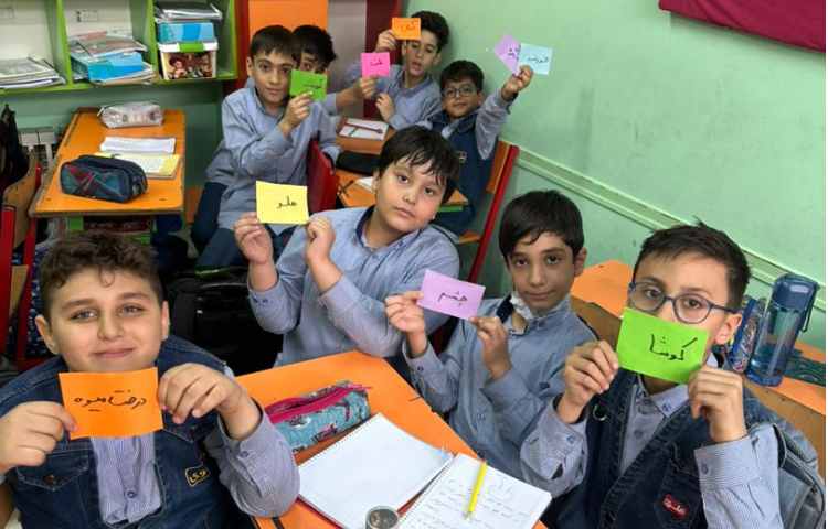 نگارش با بکارگیری کلمات در بندنویسی بین گروه‌های هاوس‌سیستم 1