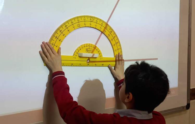 نیمساز و مجموع زاویه‌های چهار ضلعی 1