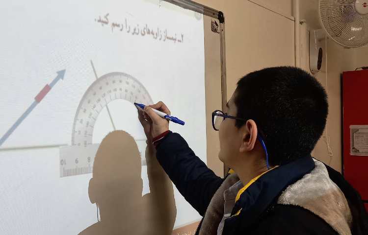 نیمساز و مجموع زاویه‌های چهار ضلعی 3
