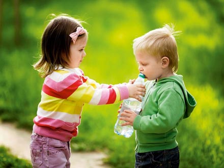 چطور به فرزندان‌مان نیکوکاری را یاد بدهیم؟