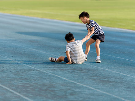 چطور به فرزندان‌مان نیکوکاری را یاد بدهیم؟