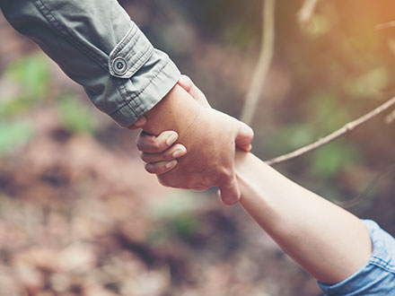 چطور به فرزندان‌مان نیکوکاری را یاد بدهیم؟