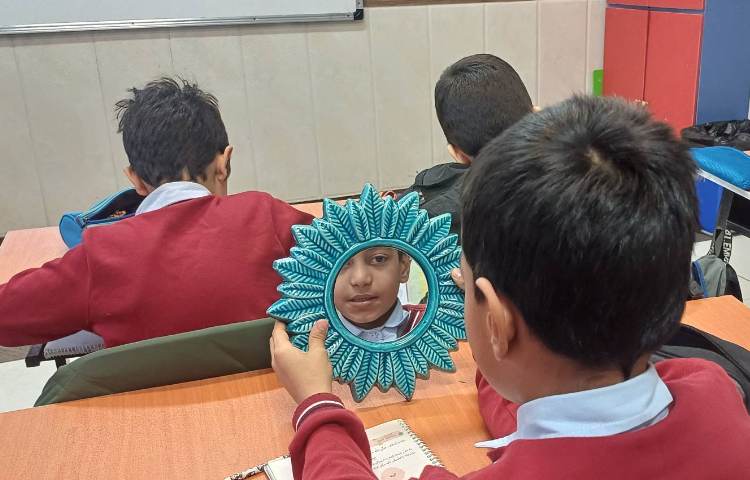 هدیه درس 11 مومن آینه‌ی مومن است . 3