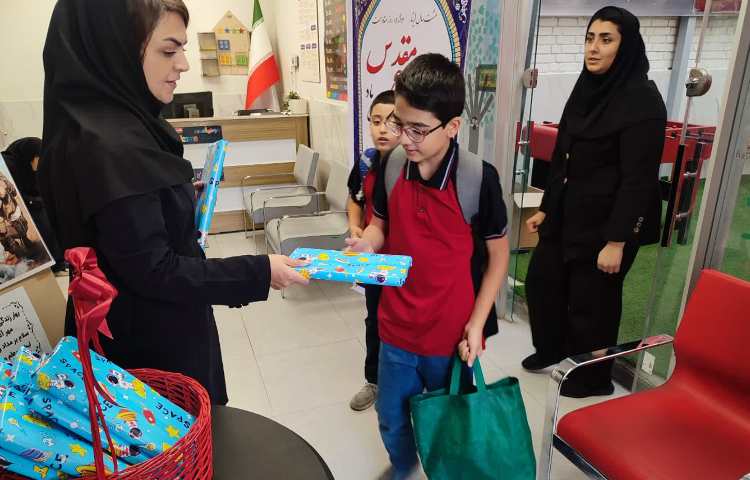 هدیه مدیریت مدرسه بمناسبت شروع سال تحصیلی جدید 2