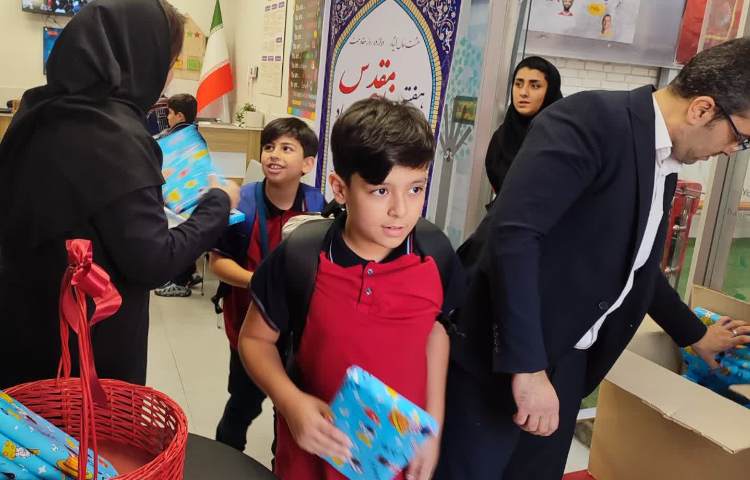 هدیه مدیریت مدرسه بمناسبت شروع سال تحصیلی جدید 4