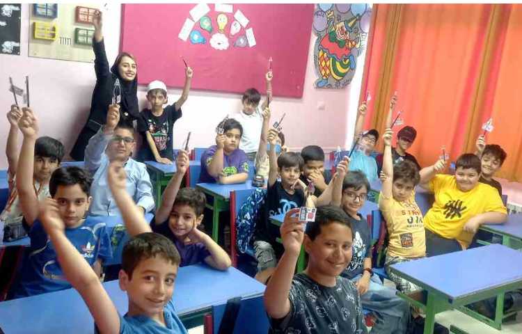 هدیه های درس زبان در اولین روز پایگاه تابستانی 1