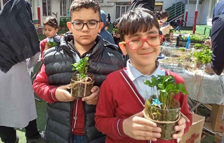 هفته درختکاری در راستای فعالیت‌های کارسوق چهارخانه 15