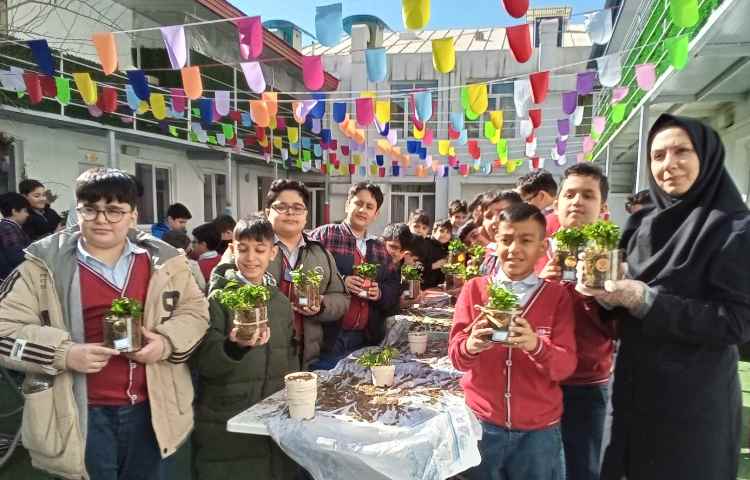 هفته درختکاری در راستای فعالیت‌های کارسوق چهارخانه 3