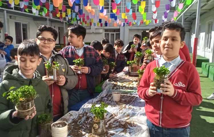 هفته درختکاری در راستای فعالیت‌های کارسوق چهارخانه 5