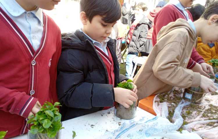 هفته درختکاری در راستای فعالیت‌های کارسوق چهارخانه 9