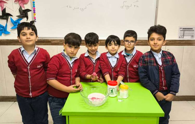 هفته علوم -اجرای آزمایش ساخت توپ شیطونک زنگ علوم 5