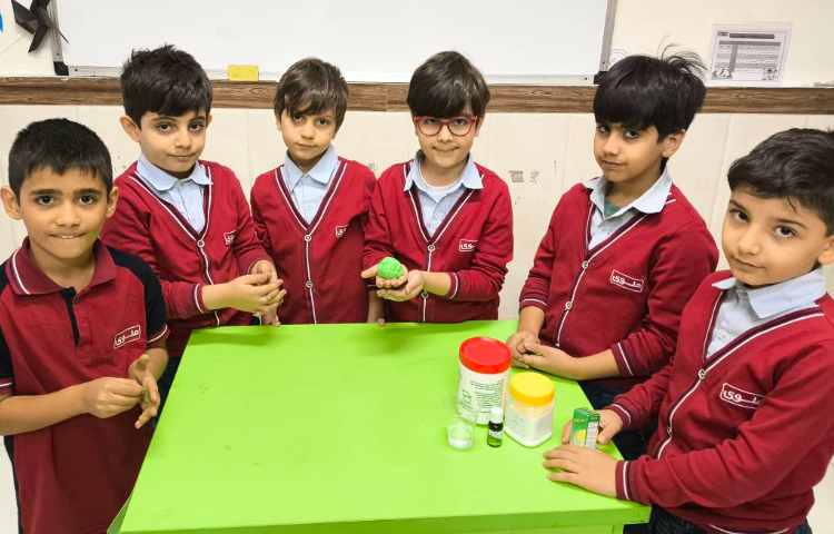 هفته علوم -اجرای آزمایش ساخت توپ شیطونک زنگ علوم 8