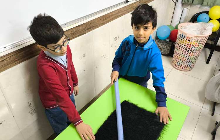 هفته علوم - اجرای آزمایش ساخت فرار شگفت انگیز زنگ علوم 1