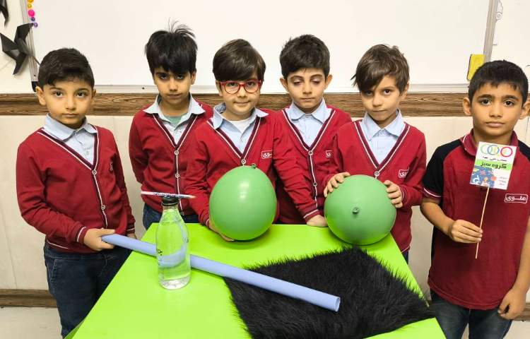 هفته علوم - اجرای آزمایش ساخت فرار شگفت انگیز زنگ علوم 4