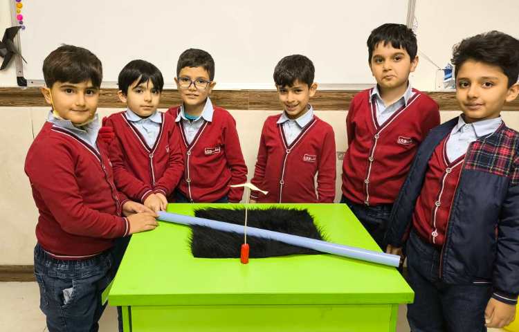 هفته علوم - اجرای آزمایش ساخت فرار شگفت انگیز زنگ علوم 7