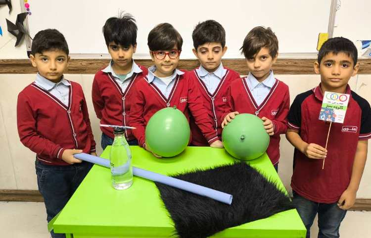 هفته علوم - اجرای آزمایش ساخت فرار شگفت انگیز زنگ علوم 9