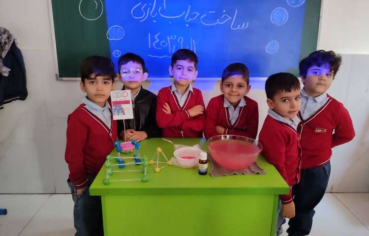 هفته علوم - ساخت حباب‌سازی در کلاس توسط گروه‌های دانش‌آموزی انجام شد. 5