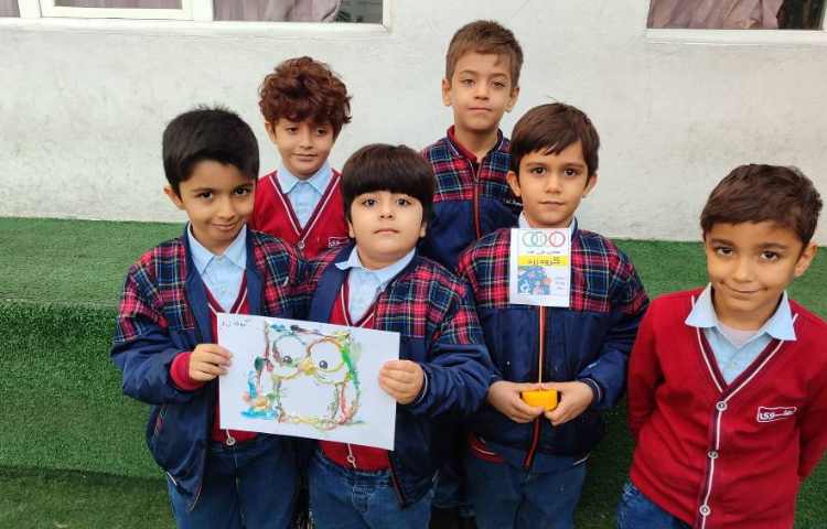 هفته علوم -نقاشی با چسب چوب و نمک و آبرنگ توسط گروه‌ها در کلاس انجام شد 6