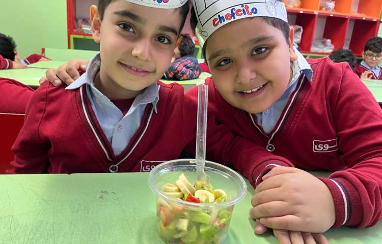 هفته علوم Fruit salad and their vitamins 4