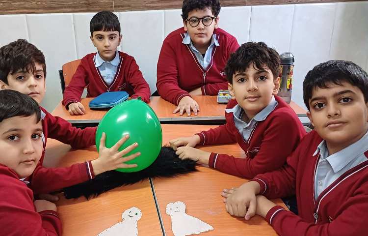 هفته ملی علوم - الکتریسیته ساکن - انجام فعالیت های مختلف جهت آشنایی با الکتریسته ساکن