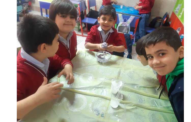 هفته ملی علوم: ساخت توپ شیطون با پودر بوراکس،چسب چوب،رنگ خوراکی و ... 1