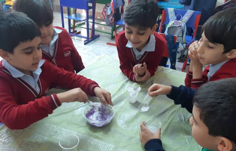 هفته ملی علوم: ساخت توپ شیطون با پودر بوراکس،چسب چوب،رنگ خوراکی و ... 4