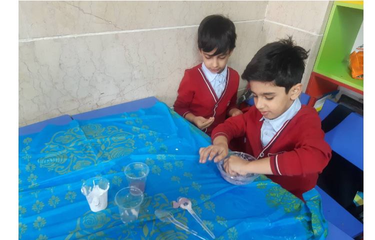 هفته ملی علوم: ساخت توپ شیطون با پودر بوراکس،چسب چوب،رنگ خوراکی و ... 5