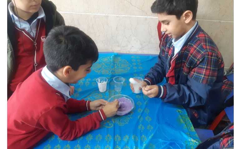 هفته ملی علوم: ساخت توپ شیطون با پودر بوراکس،چسب چوب،رنگ خوراکی و ... 7