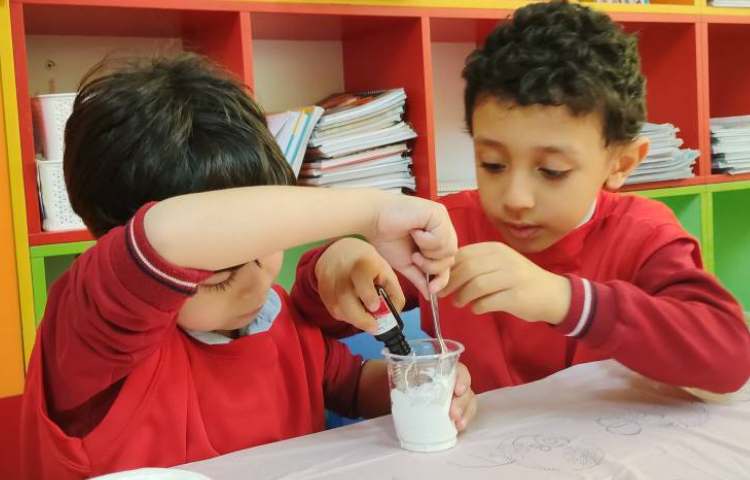 هفته ی علوم ازمایش توپ شیطون 1