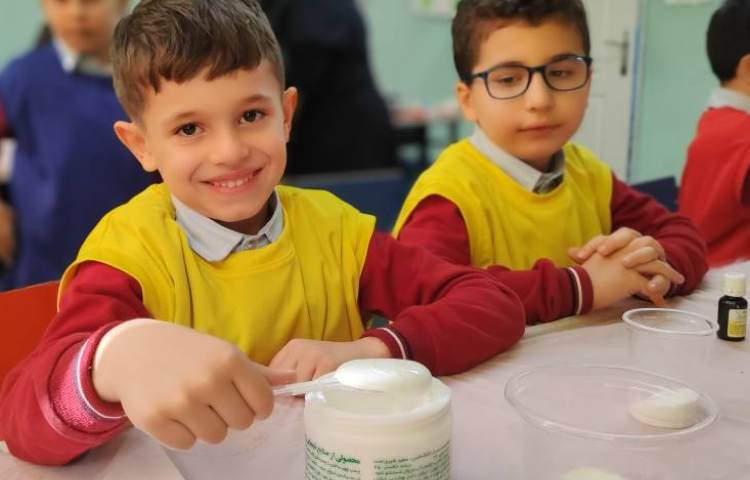 هفته ی علوم ازمایش توپ شیطون 3