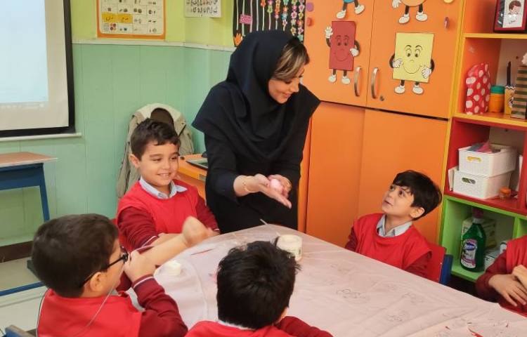 هفته ی علوم ازمایش توپ شیطون