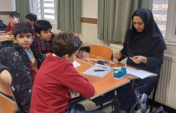 هفته ی علوم - ساخت مدار نواری 9