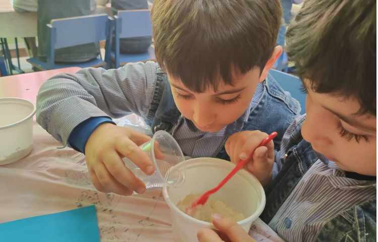 هفته ی علوم پروژه ی خمیر حادویی 3