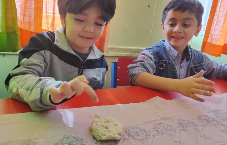 هفته ی علوم پروژه ی خمیر حادویی 4