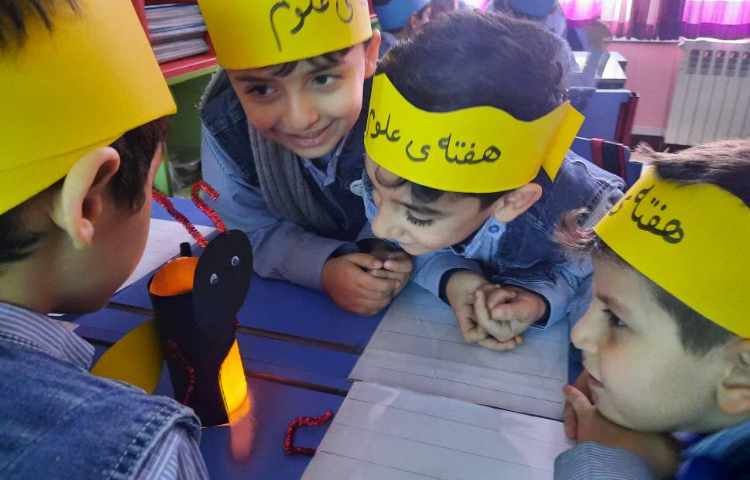 هفته‌ی علوم پروژه‌ی کرم شب تاب 1