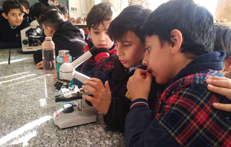 هفته ی ملی علوم - اردوی بازدید از پژوهشکده‌ی دکتر آشتیانی 3