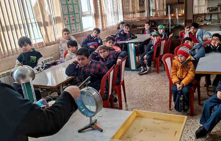 هفته ی ملی علوم - بازدید از پژوهشکده دکتر آشتیانی 10