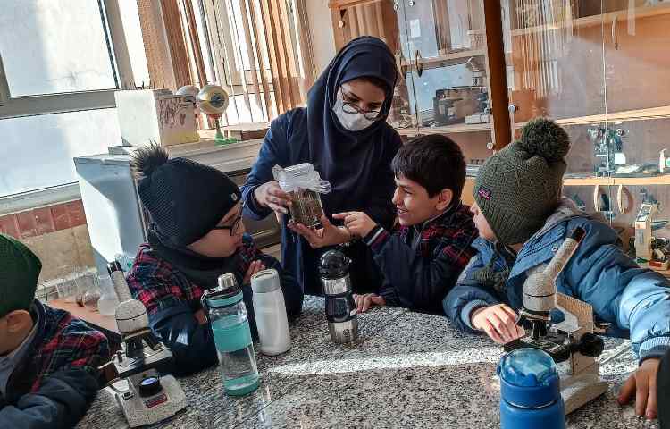 هفته ی ملی علوم - بازدید از پژوهشکده دکتر آشتیانی 5