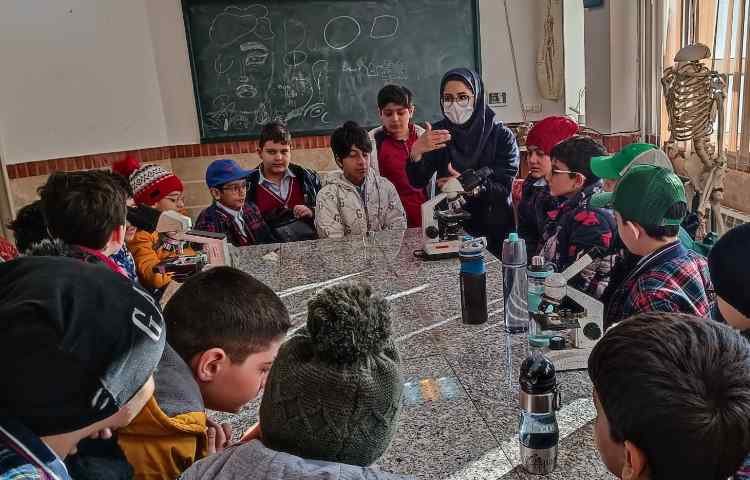 هفته ی ملی علوم - بازدید از پژوهشکده دکتر آشتیانی 7